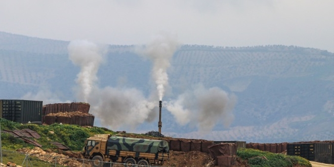 Afrin'de, obsler terr mevzilerini vurmaya devam ediyor