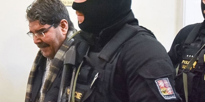 Salih Müslim'e her durakta kırmızı bülten