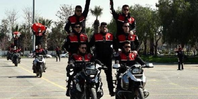 zmir'de motosikletli timlere 87 yeni polis daha eklendi