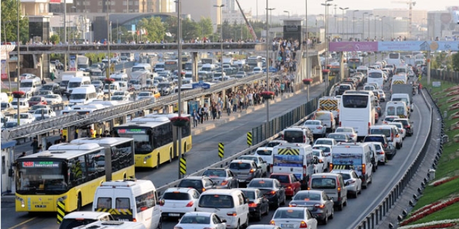 Trafiğe kayıtlı araç sayısı yüzde 14 arttı