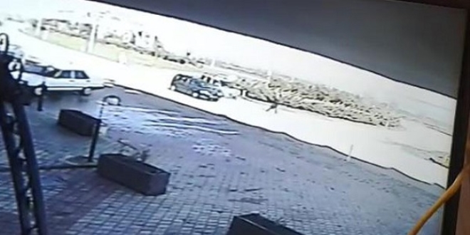 Hafif ticari aracın çarptığı emekli başkomiser hayatını kaybetti