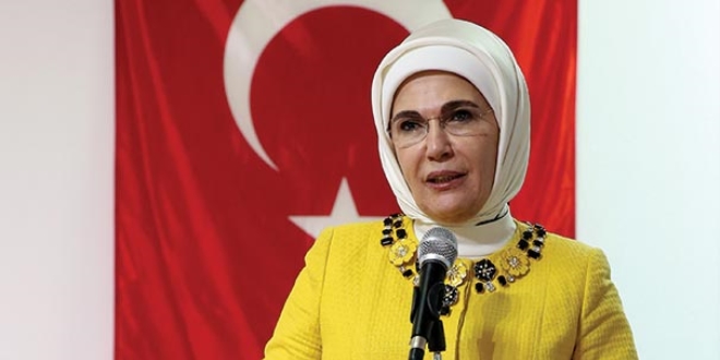 Emine Erdoğan, TİKA'nın Mali'de yenilediği okulu gezdi
