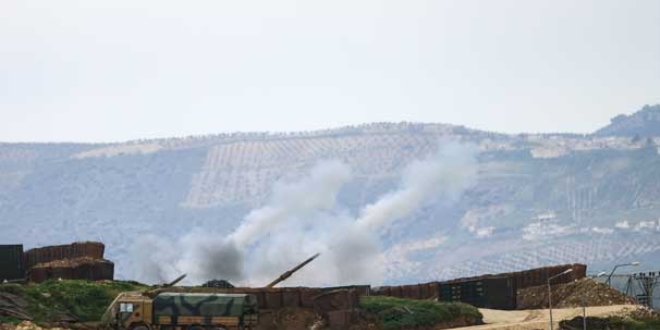 Afrin'deki terör hedefleri obüs topları ile vuruldu
