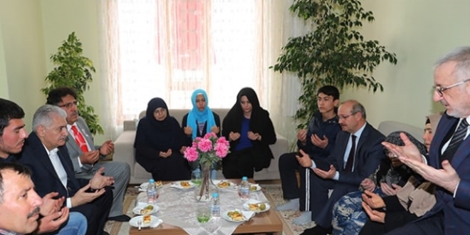 Başbakan'dan Afrin şehidinin ailesine taziye ziyareti