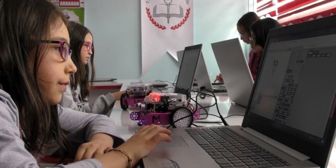 Ardahan'da ilkokulda 'kodlama ve robotik atölyesi' oluşturuldu