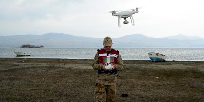 Jandarmadan kaçak balık avına 'drone'lu takip