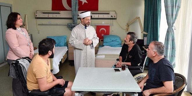 Diyanet İşleri Başkanı Erbaş gazileri ziyaret etti