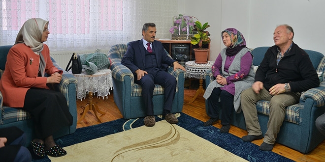 Kahraman tim komutanının ailesine ziyaret