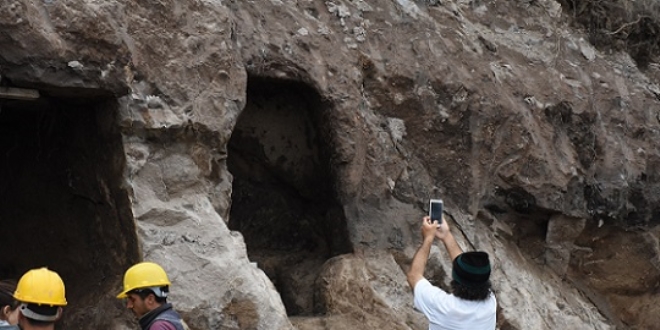 Mula'da inaat kazsnda kaya mezarlar bulundu