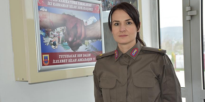 Jandarmanın göz bebeği Refika Teğmen