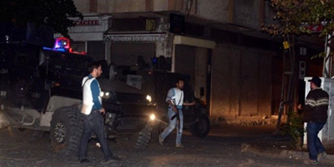 Polisle çatışmaya giren gruptan bir kişi vuruldu