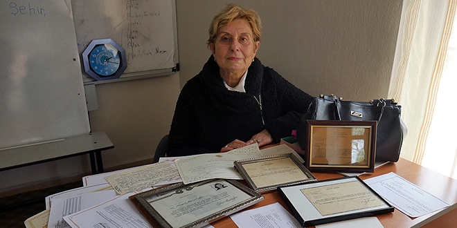 Emekli Nurşen öğretmenin eğitim mesaisi devam ediyor