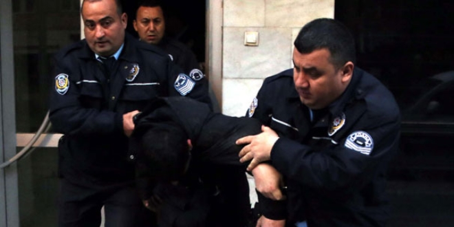 Bankanın arşivine girdi! Alarm çaldı