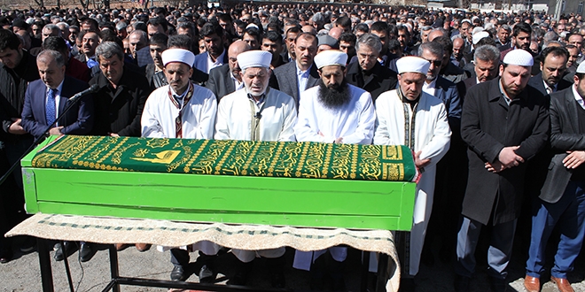 Kalp krizi geçirerek ölen başkan toprağa verildi