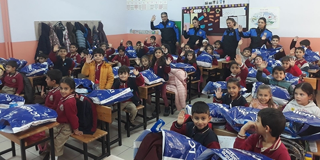 Van polisinden 16 bin öğrenciye destek