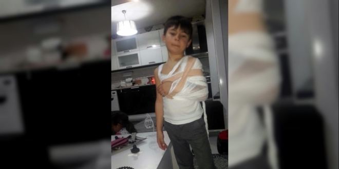 İlkokul öğrencisini sınıf arkadaşının ağabeyi darp etti iddiası