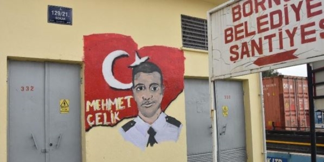 Kendisini köpeklerden kurtaran şehit polisin resmini yaptı