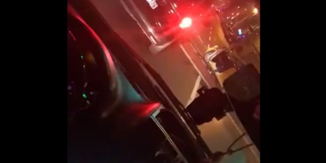 Taksi ofr, mterisi olan Uber aracna bakla saldrd
