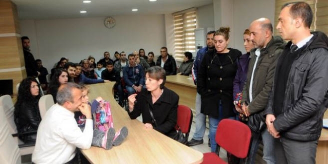 Vali, günde ortalama 100 kişinin sorununu dinliyor
