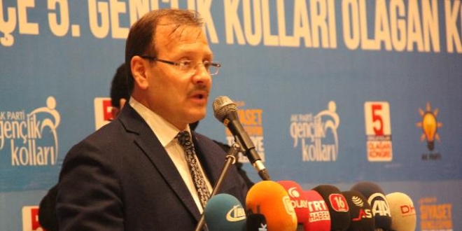 Çavuşoğlu: Teröristlere karşı Mehmetçiklerimiz büyük bir başarı sergiliyor