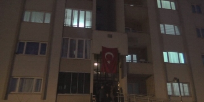 Ispartalı şehidin babaevine Türk bayrağı asıldı