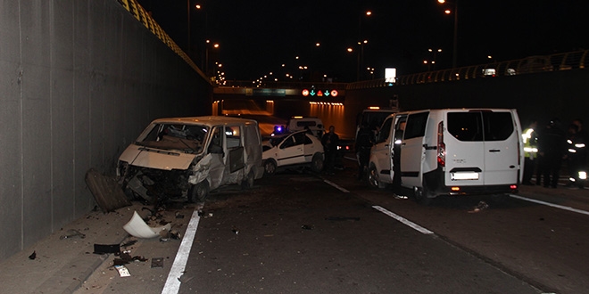 Konya'da zincirleme kaza: 3' polis 7 yaral