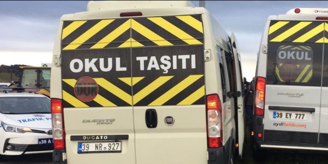 Kırklareli'nde iki öğrenci servisi çarpıştı, 3'ü öğrenci 4 kişi yaralandı