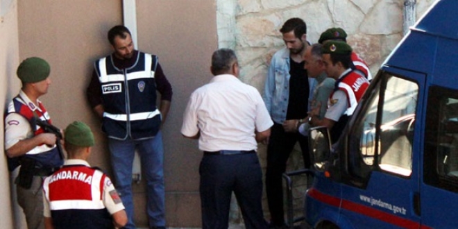 Polis, savcıyı Kürtçe küfür etti diye vurmuş
