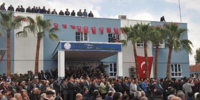 Köy okulu imece ile yenilendi
