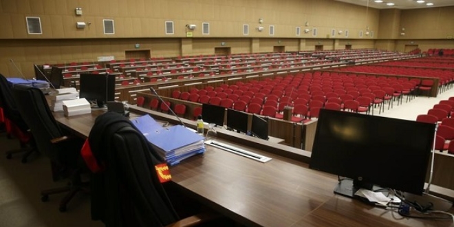 15 Temmuz'da derdest edilen komutan KHK davasına müdahil oldu