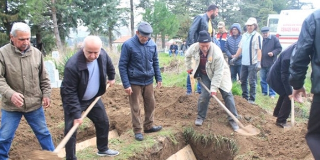 Cenazelerinin karıştığı toprağa verildikten sonra anlaşıldı