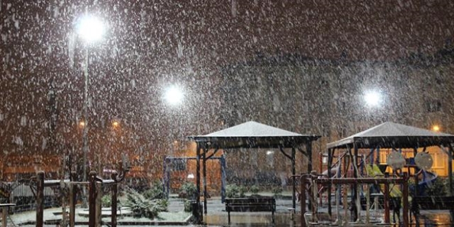 Karaman'a Mart aynda lapa lapa kar yad