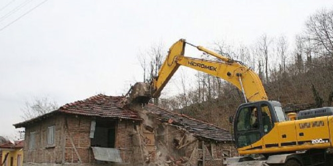 Mahkeme 'yıkılmasın' dedi, Bakırköy Belediyesi yıktı