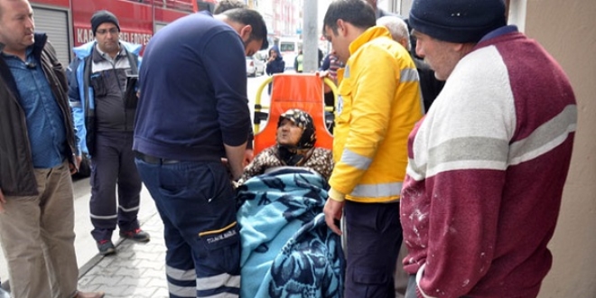 Yangında, 'Kocam eve gelince beni bulamaz' diyerek evden çıkmak istemedi