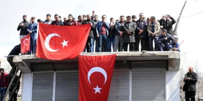 Silahlı saldırıya uğrayan güvenlik korucusu toprağa verildi