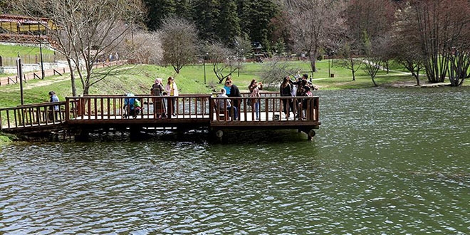 Gölcük, tatilcilerin ilgi odağı oldu