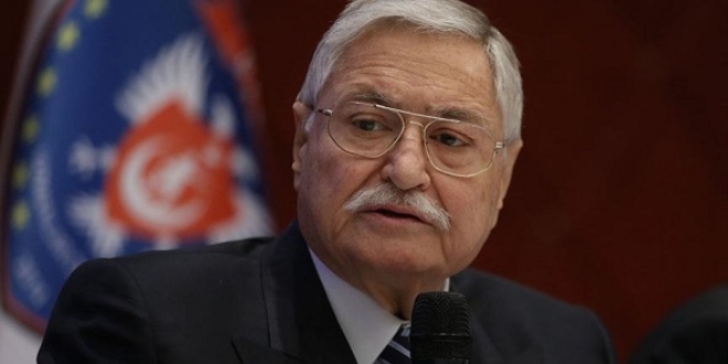 Eski bakanlardan Hasan Celal Güzel hastaneye kaldırıldı