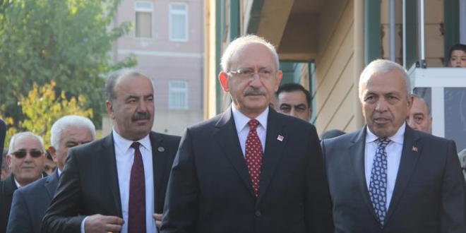 Kılıçdaroğlu şehit ailesini ziyaret etti