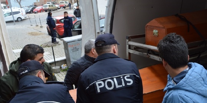İş yerinin deposunda ölü bulundu