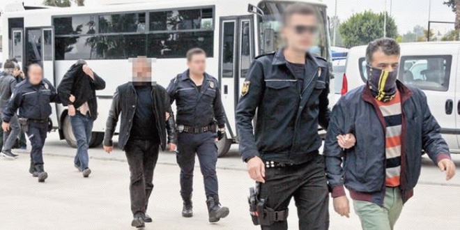 Rüşvet kabul etmeyen polis çeteyi çökertti