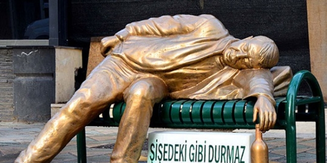 Eskişehir Belediyesi'nden 'sarhoş adam heykeli'