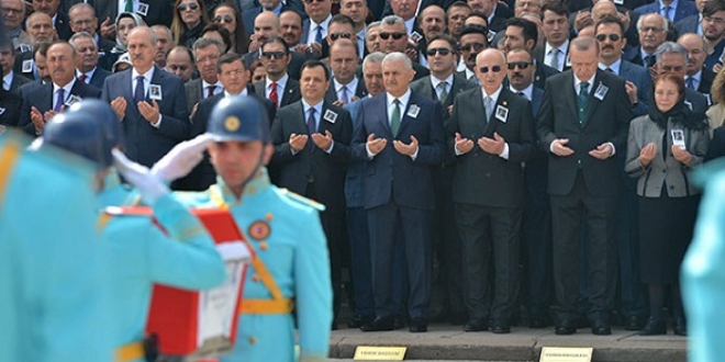Eski Bakan Hasan Celal Güzel için TBMM'de tören düzenlendi