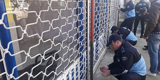 Halkevi kapatıldı, 13 üyesi gözaltına alındı