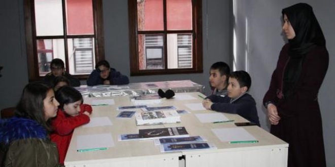 Öğrenciler müzede ders yaptı