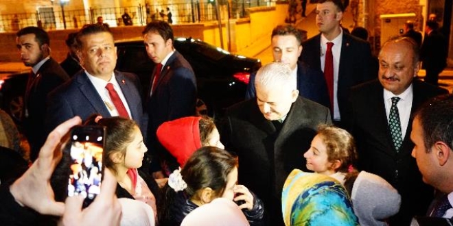 Minik hayranı, Başbakandan Cumhurbaşkanına selam gönderdi