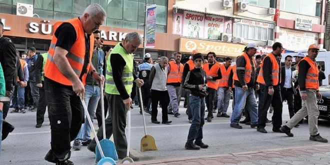 iler gidince sokaklar belediye bakan temizledi