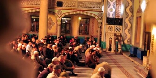 Siyasilerden Regaip Kandili mesajları