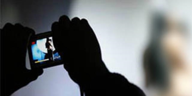 Sosyal medya fenomeni müstehcen yayından gözaltında