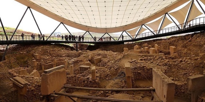 Dünyanın en eski tapınağı Göbeklitepe'de titiz çalışma sürüyor