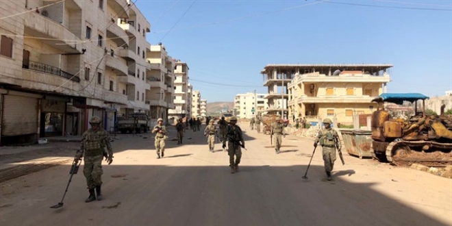 Afrin'de el yapımı patlayıcılar imha ediliyor